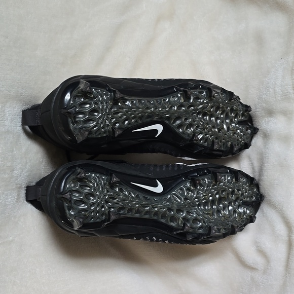 Alpha Nike Men's Football Cleats - Picture 3 of 4